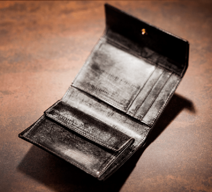 ココマイスターの三つ折り革財布の内装