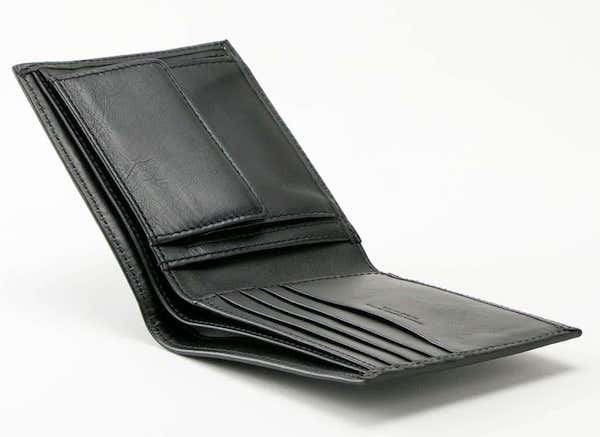 ビジネスレザーファクトリーの1万円以下のメンズ財布の内装