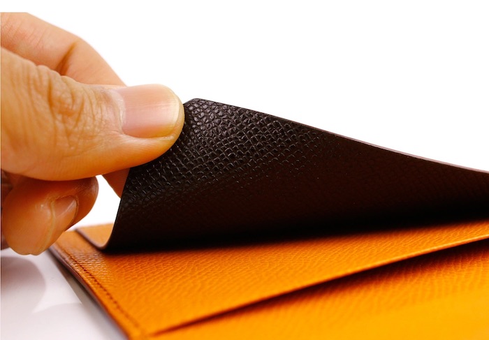 Diargeest長財布のブラウンの内装カラーはオレンジ