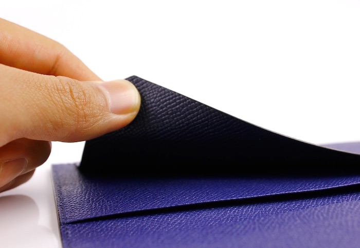 Diargeest長財布のネイビーの内装カラーは紫