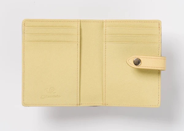 CHIOCCIOLAの二つ折り財布の内装