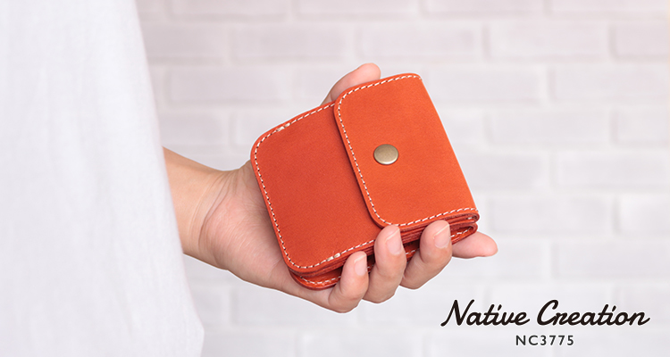 Native Creation（ネイティブクリエーション）の二つ折り財布は手のひらサイズ