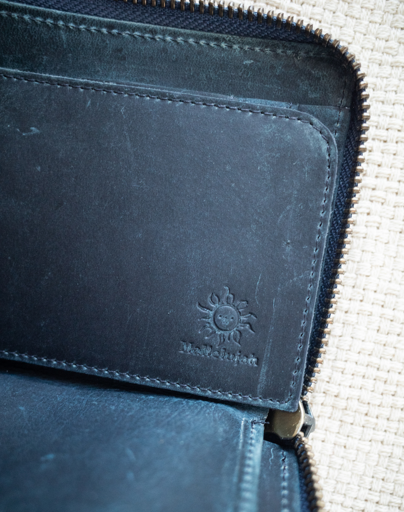 ハレルヤの小さい長財布『TIDY2』のロゴ