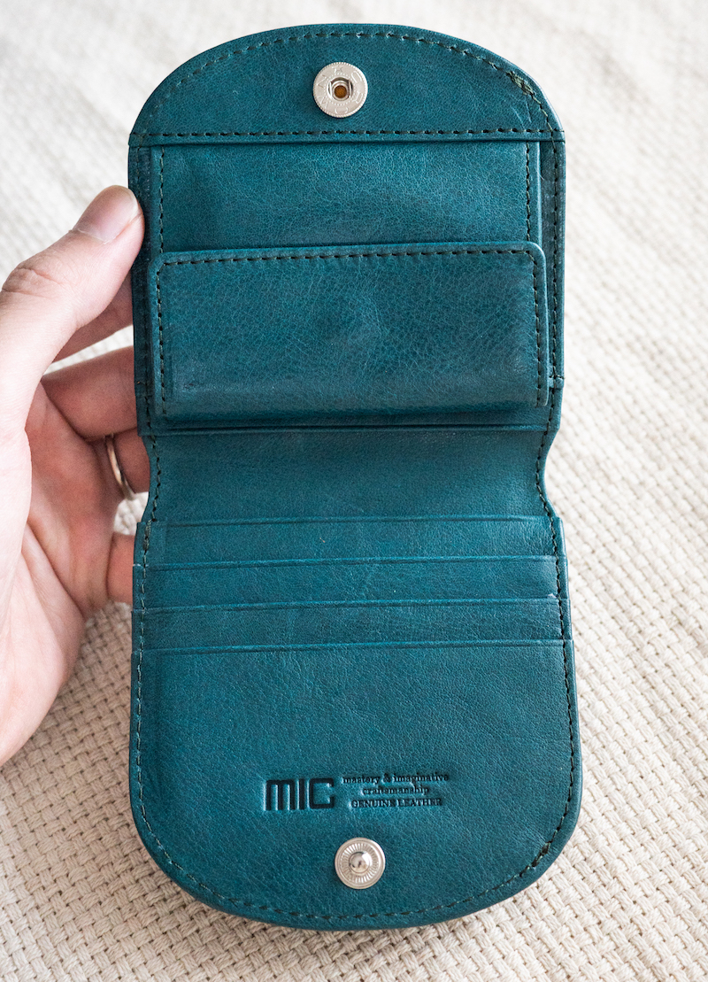 micのミニヒップポケット革財布の内装