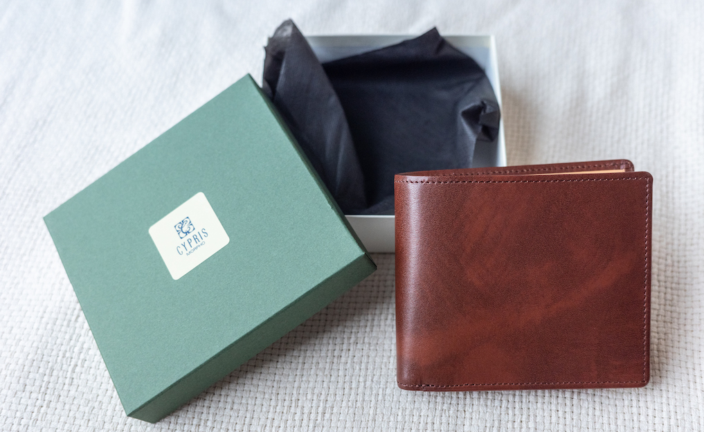 【レビュー】キプリスの二つ折り財布、買うべき？上質＆使いやすい、でも欠点も。