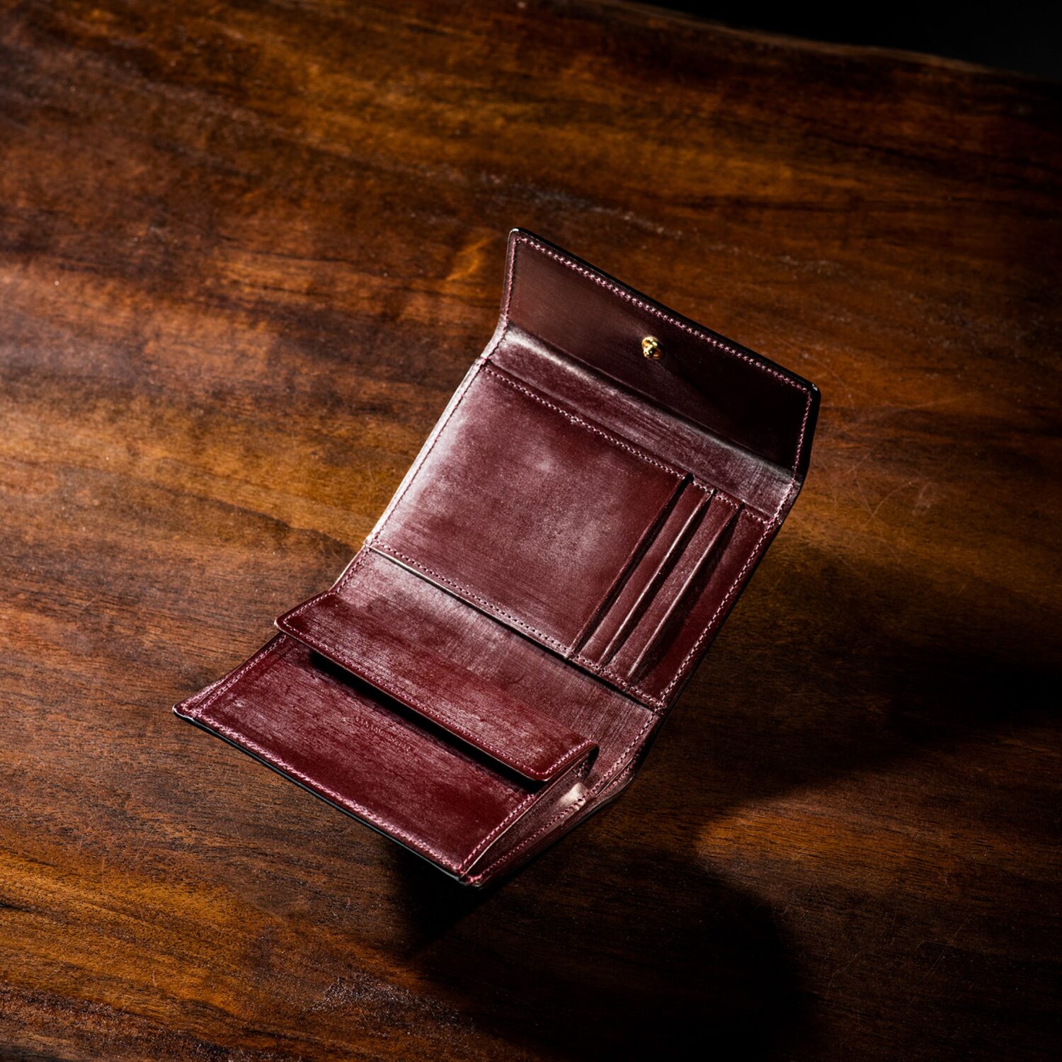 ココマイスターの三つ折り財布（ジョージブライドル・ロベルトパース）の内装
