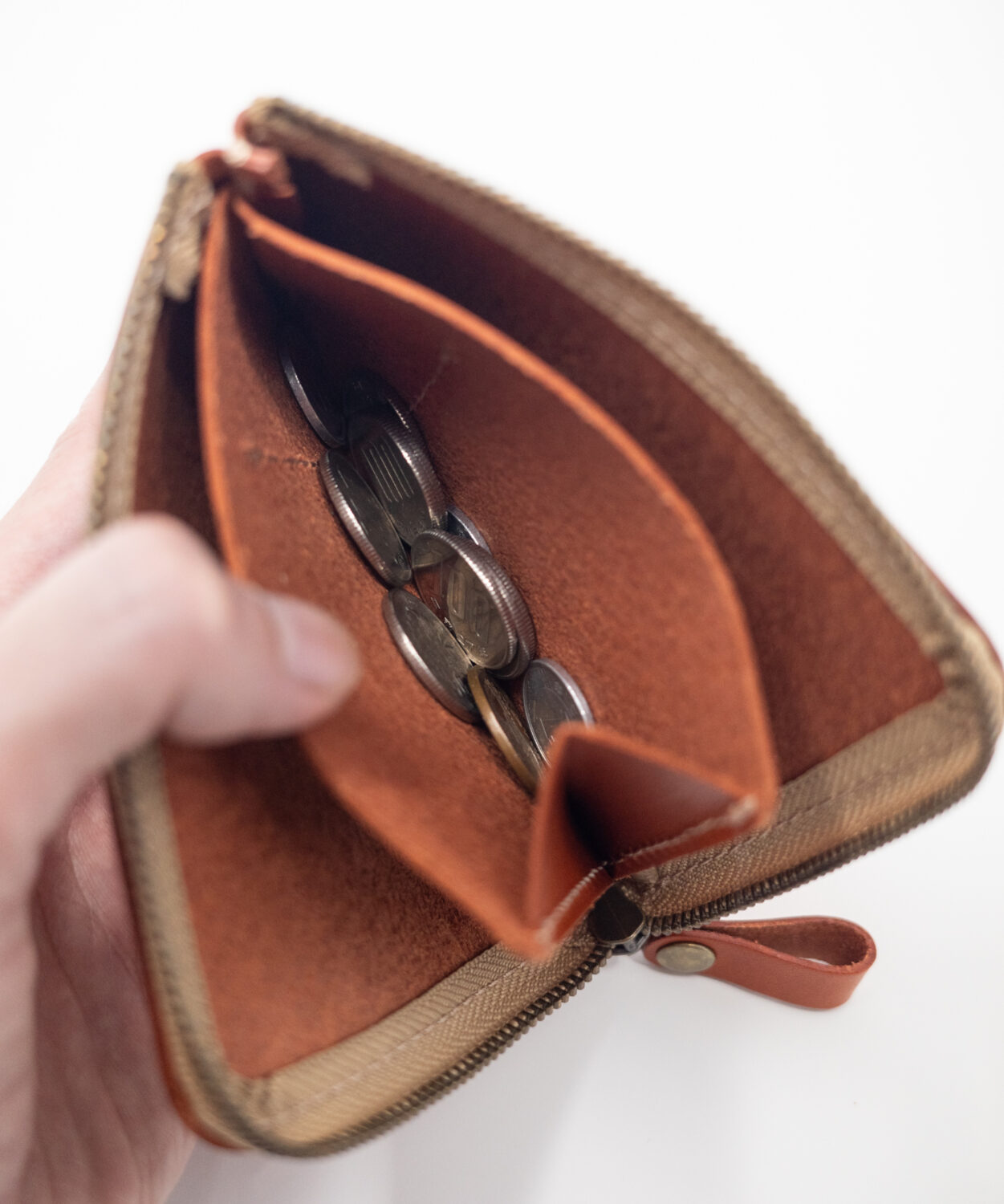 ネイティブ クリエイションのL字ファスナー薄型ミニ財布はマチがあるから小銭を取り出しやすい