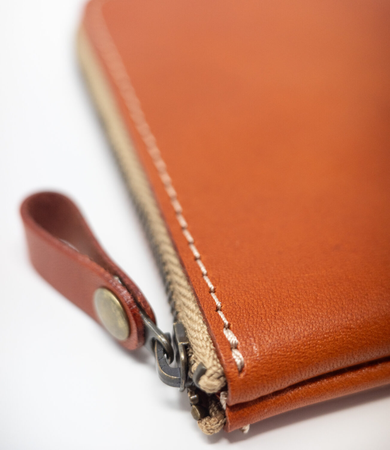 ネイティブ クリエイションのL字ファスナー薄型ミニ財布の縫製は丁寧
